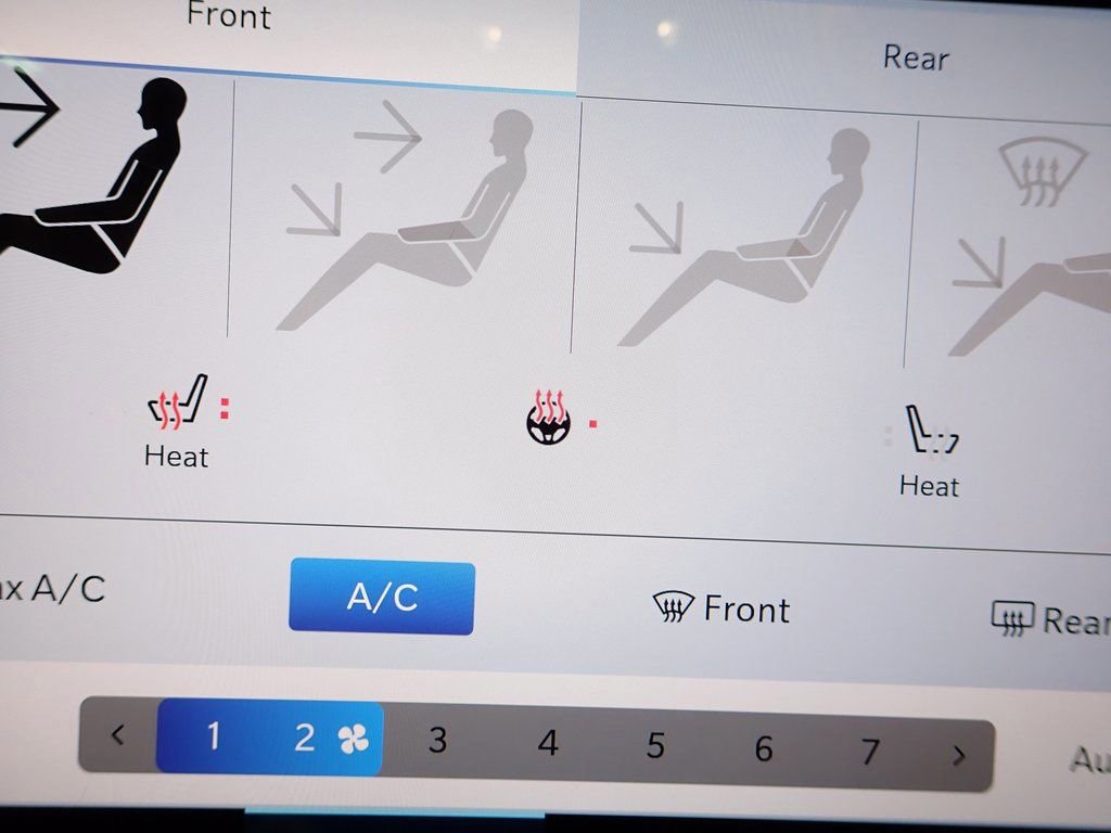 New 2026 Chrysler Pacifica Select w/ S Appearance Package image 3