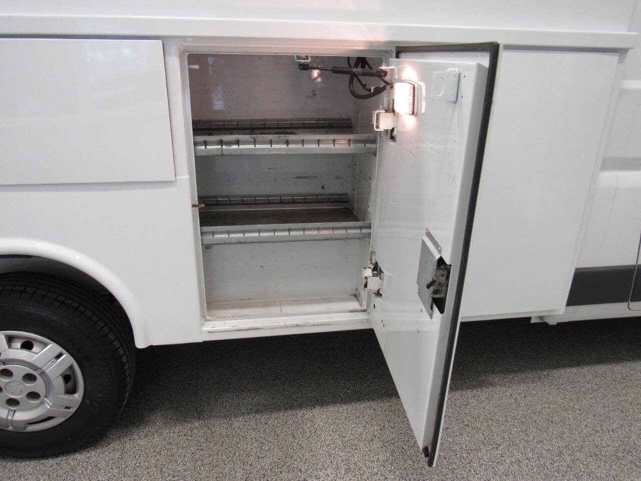 Used 2016 RAM ProMaster 2500 w/ Premium Appearance Group FWD image 30