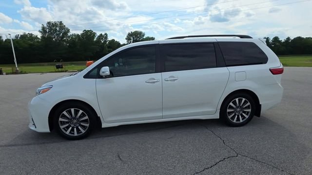 Used 2020 Toyota Sienna Limited Premium FWD image 4