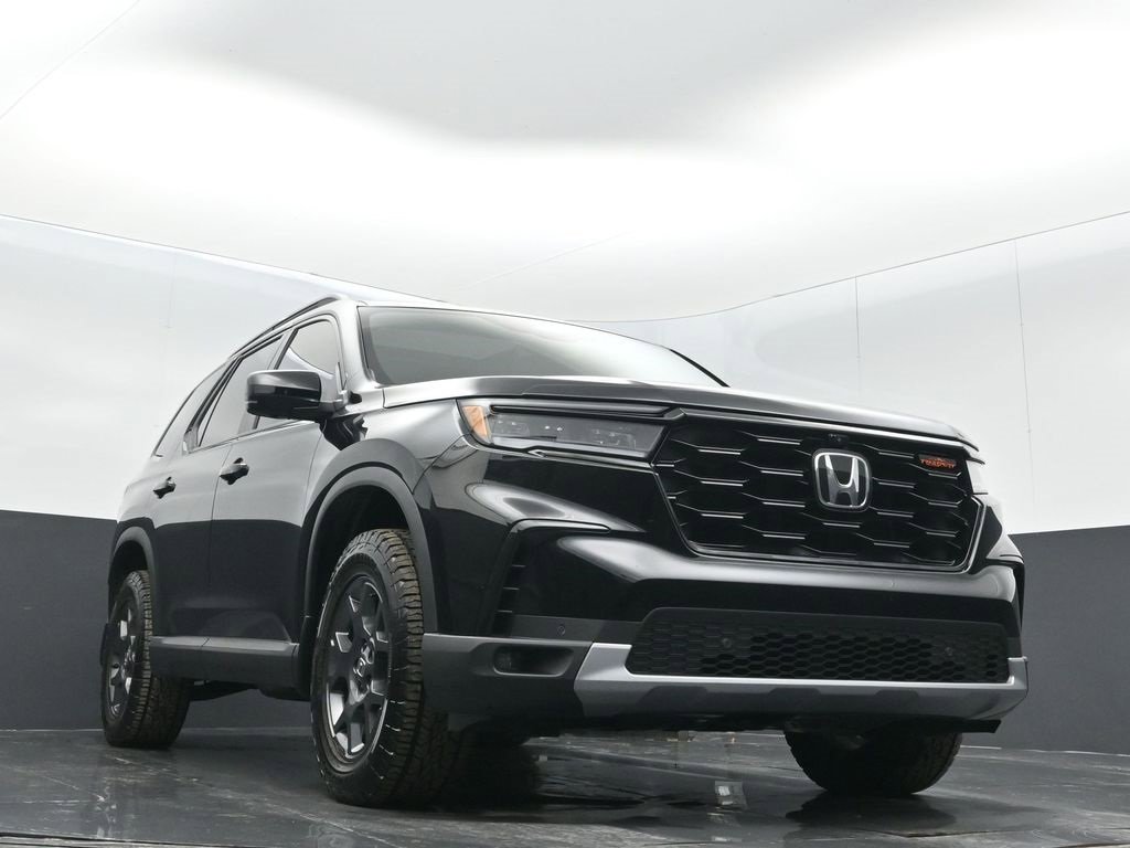 Used 2025 Honda Pilot TrailSport image 5