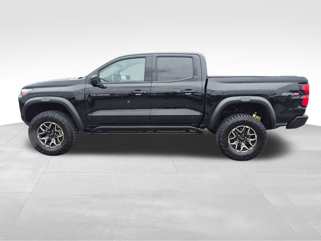 Used 2024 Chevrolet Colorado ZR2 w/ Technology Package AWD/4WD image 3