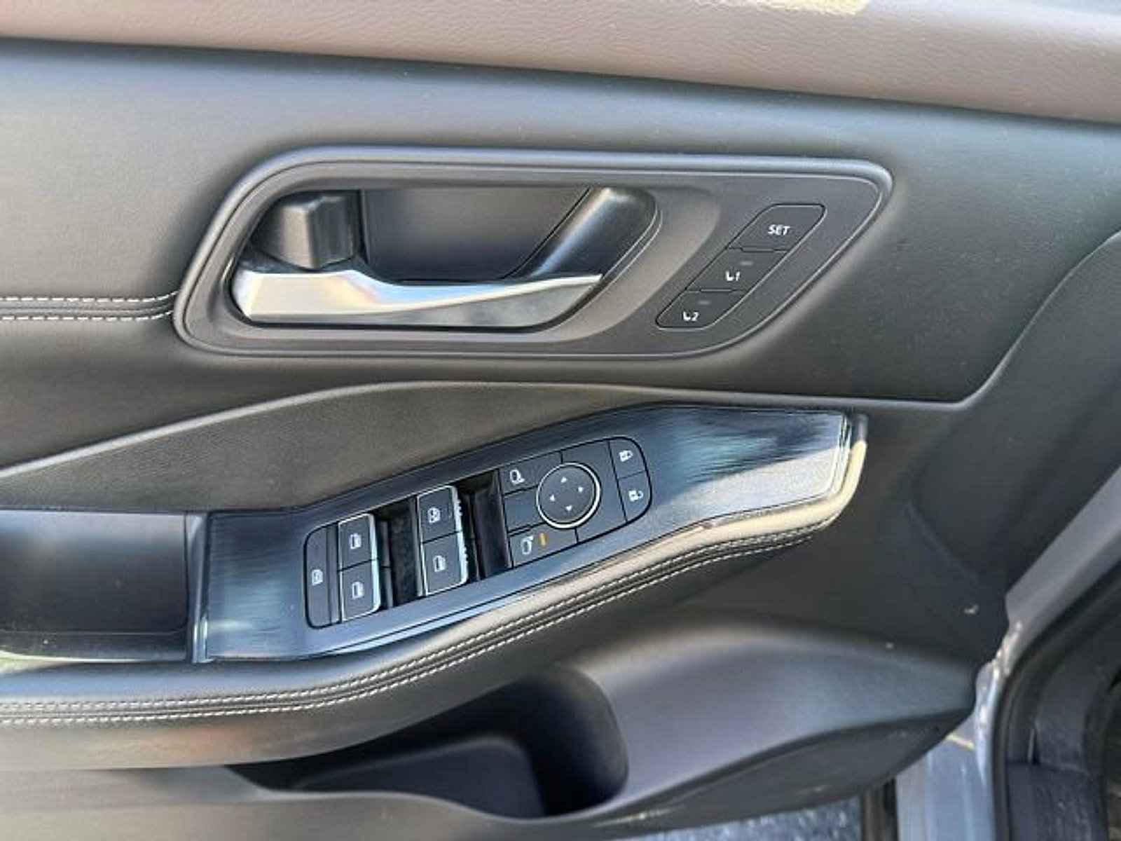 Used 2023 Nissan Rogue SL AWD/4WD image 16