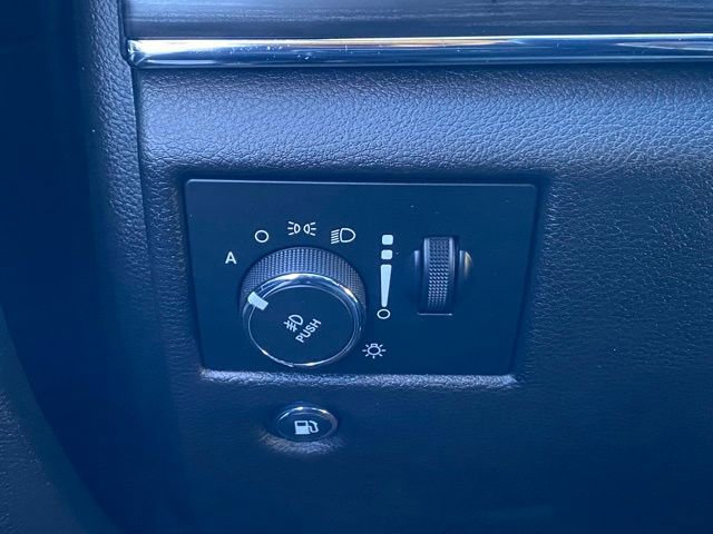 Used 2019 Jeep Grand Cherokee Limited w/ Luxury Group II image 42