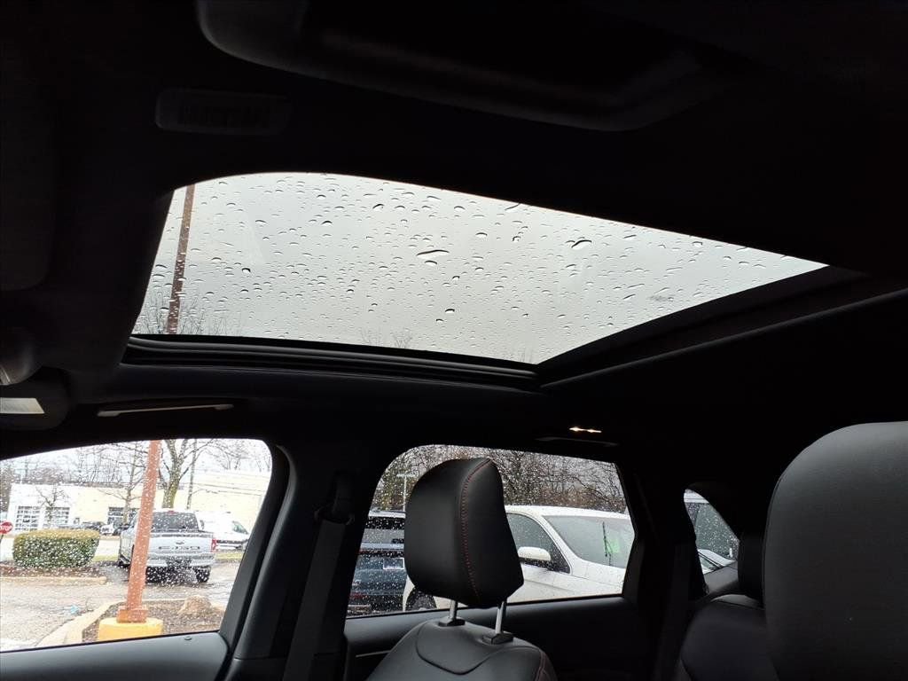 Used 2024 Ford Edge ST-Line image 11