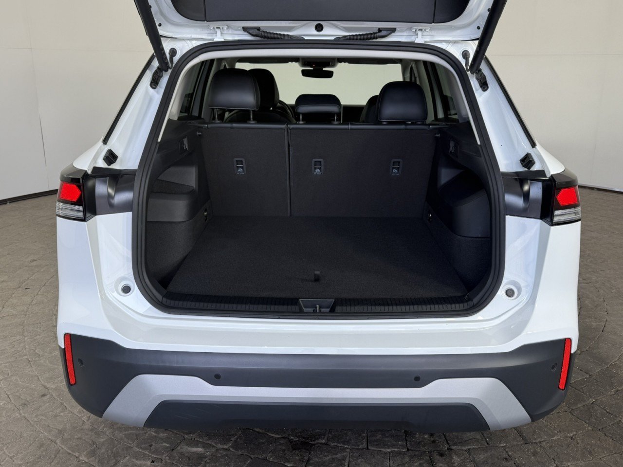Used 2026 Volkswagen Tiguan SE FWD image 7