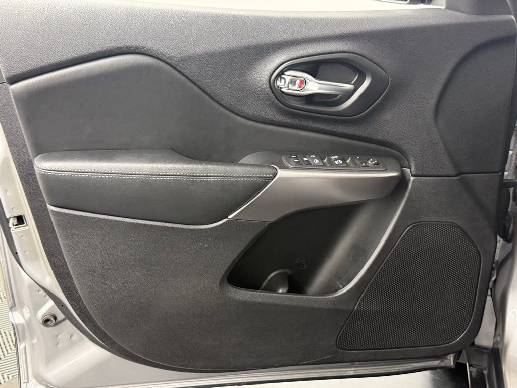 Used 2021 Jeep Cherokee Latitude image 14