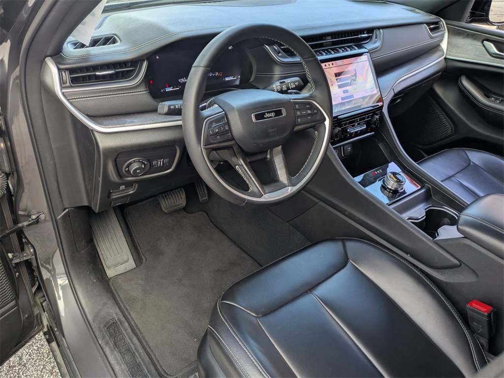 Used 2024 Jeep Grand Cherokee Limited image 11