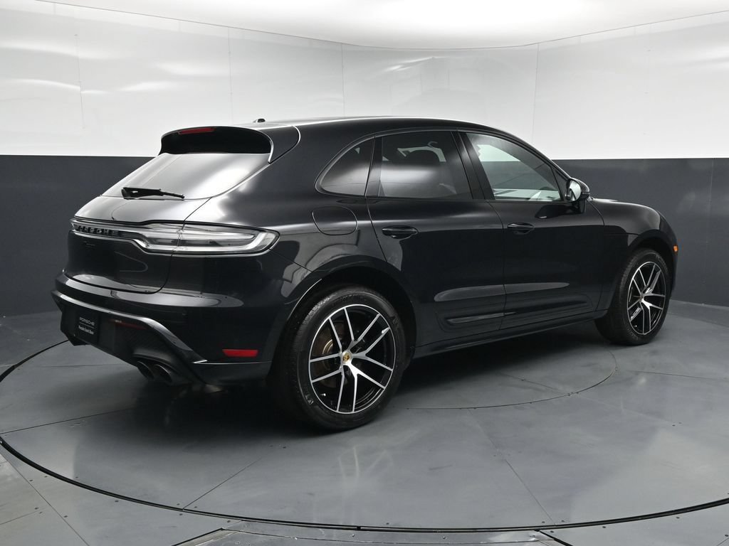 Certified 2025 Porsche Macan AWD/4WD image 12