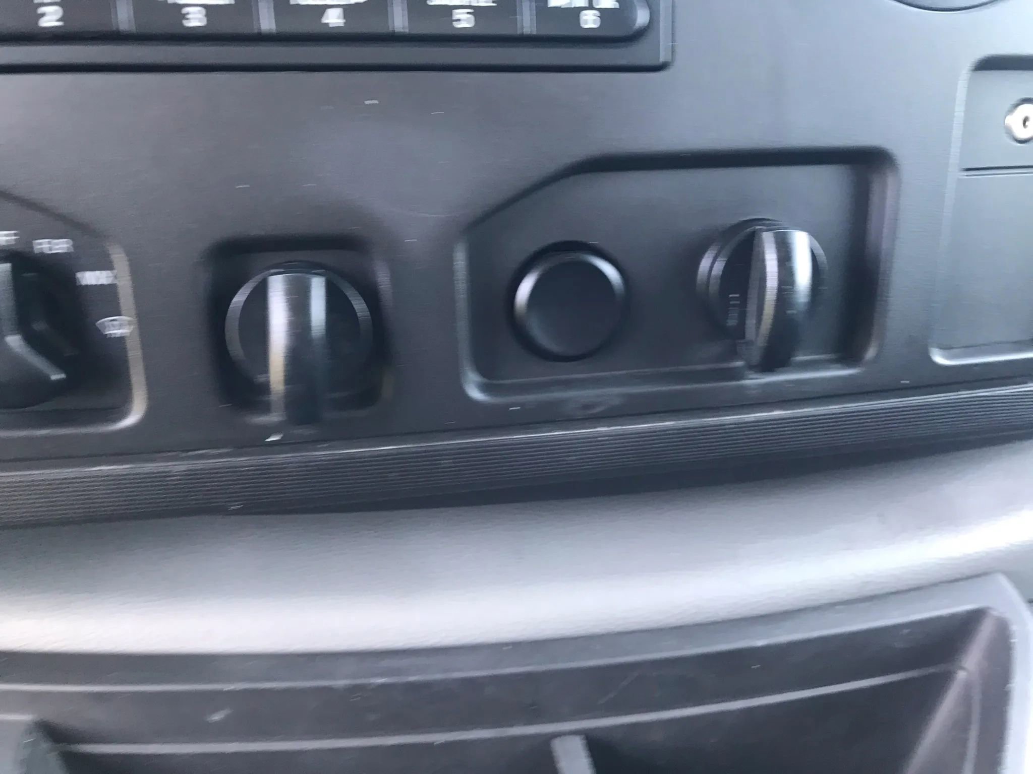 Used 2014 Ford E-350 and Econoline 350 Super Duty RWD image 18