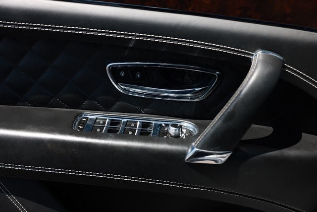 Used 2018 Bentley Bentayga AWD/4WD image 57