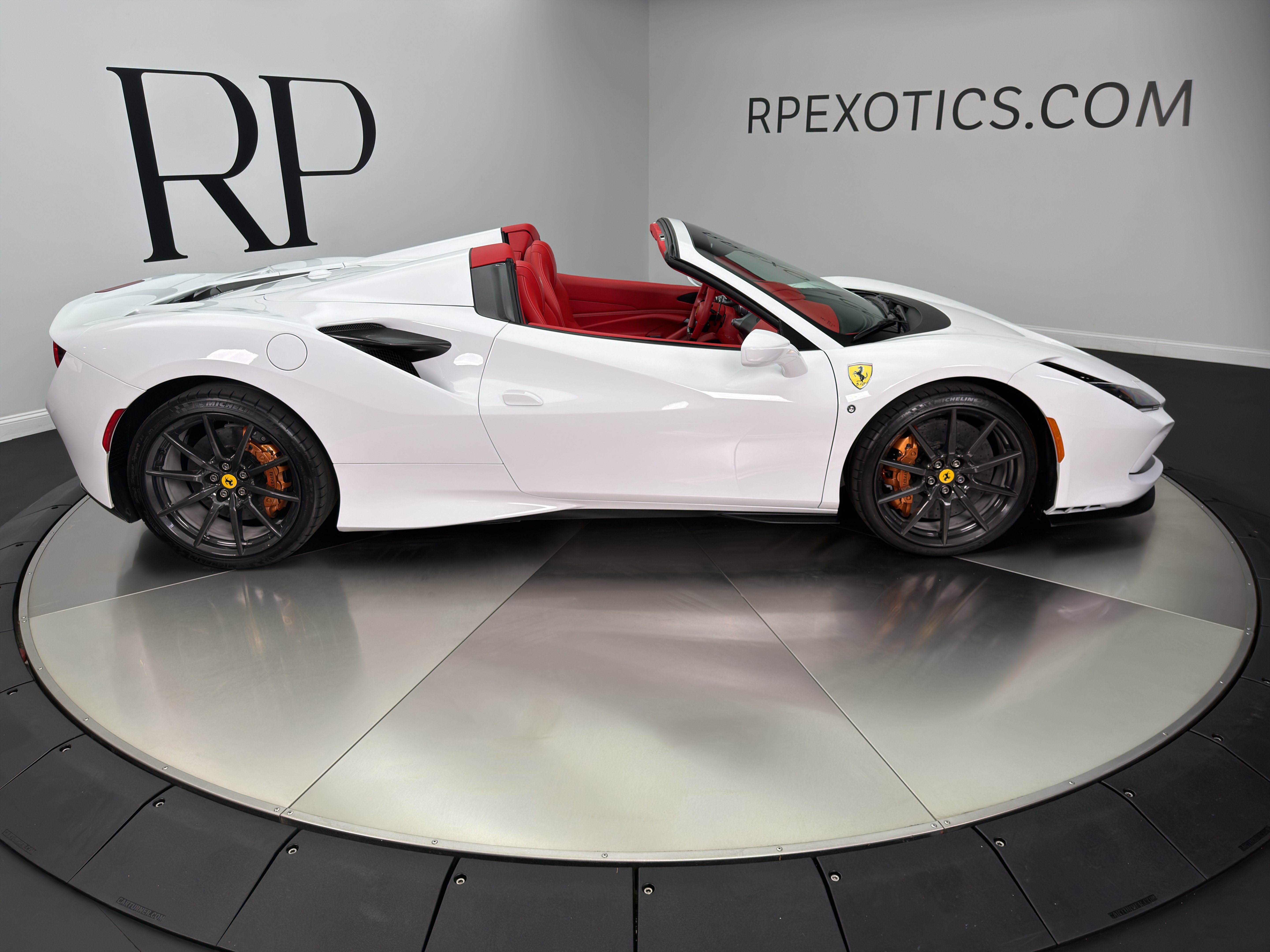 Used 2023 Ferrari F8 Tributo RWD image 10