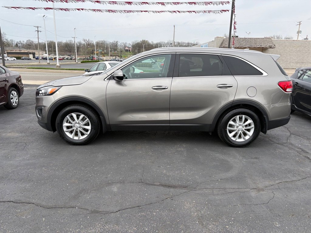 Used 2016 Kia Sorento LX w/ LX Convenience Package image 5