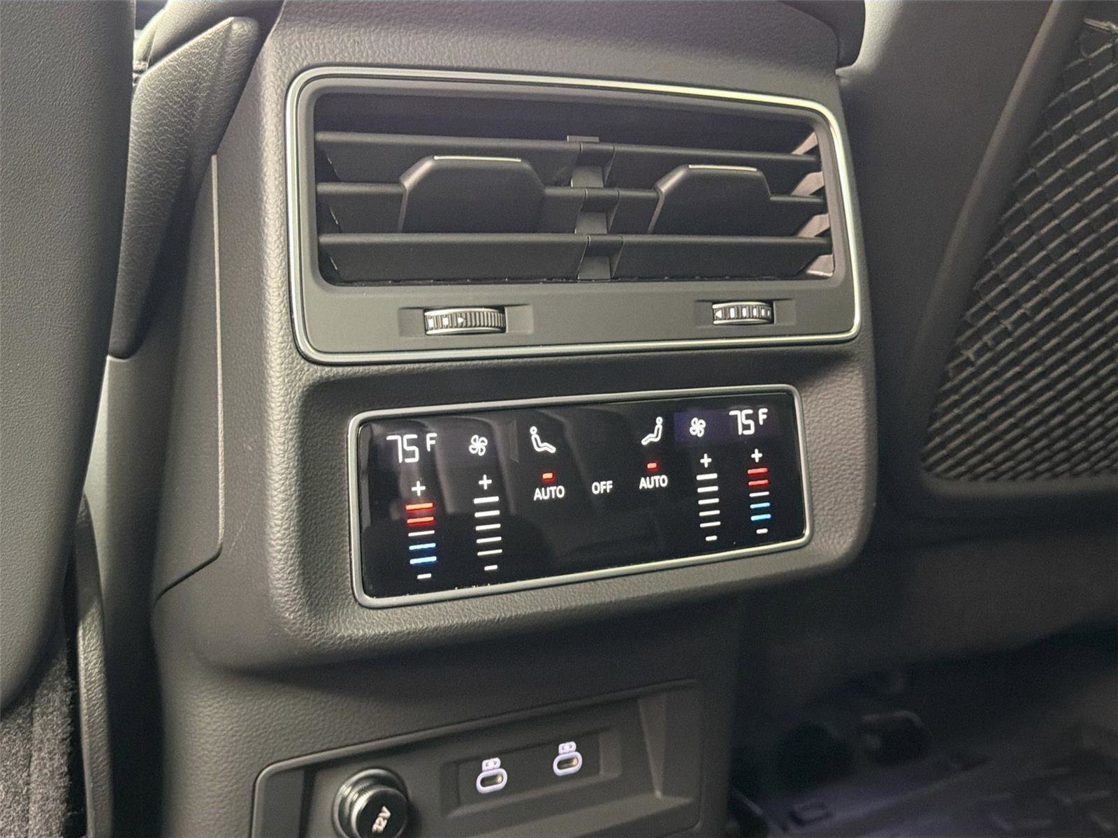 Used 2022 Audi Q8 Premium Plus AWD/4WD image 26