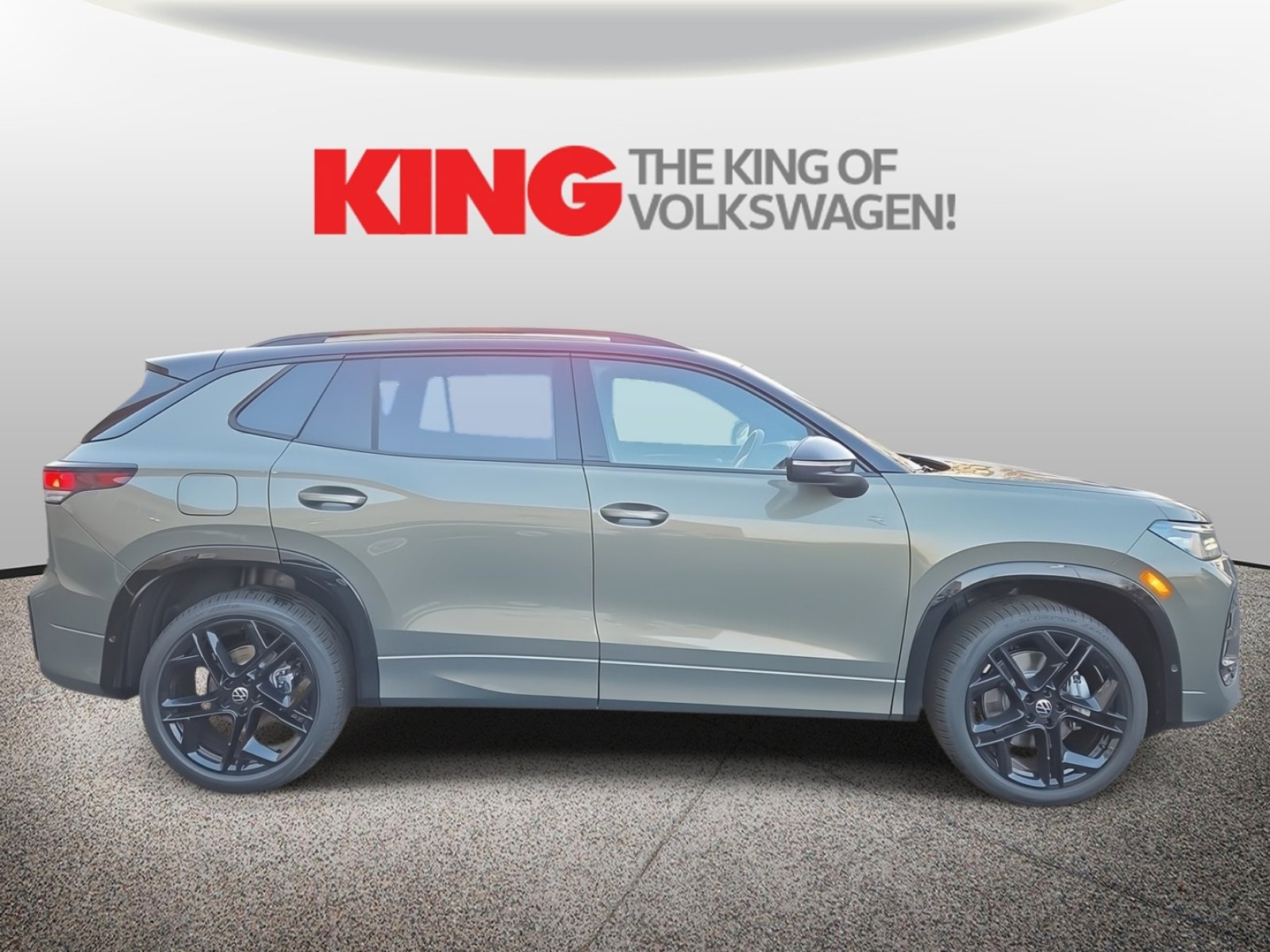 New 2026 Volkswagen Tiguan SE R-Line image 2