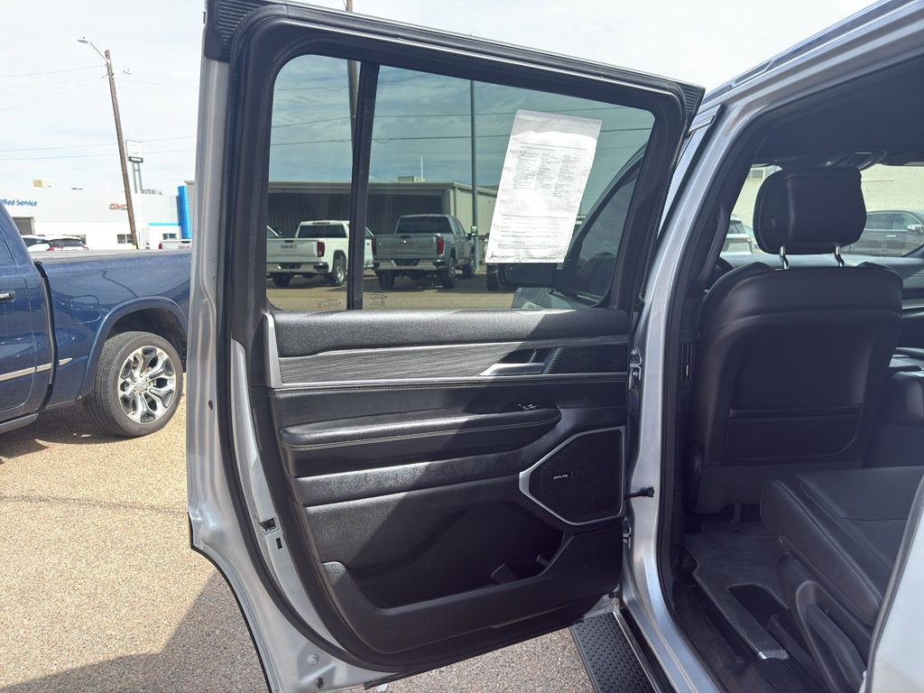 Used 2023 Jeep Wagoneer Series III w/ Preferred Equipment Group image 15