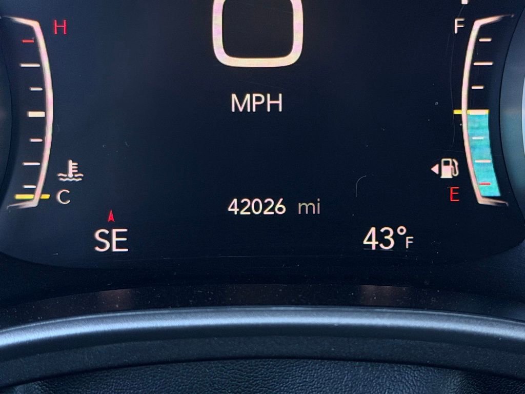 Used 2024 Chrysler Pacifica Touring-L image 18