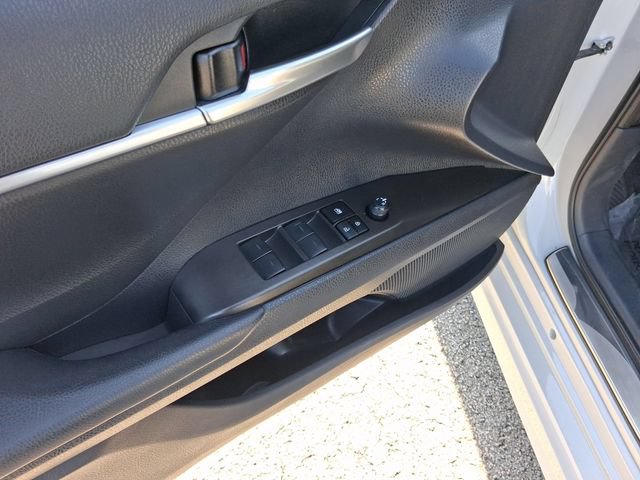 Used 2023 Toyota Camry SE w/ Cold Weather Package FWD image 14