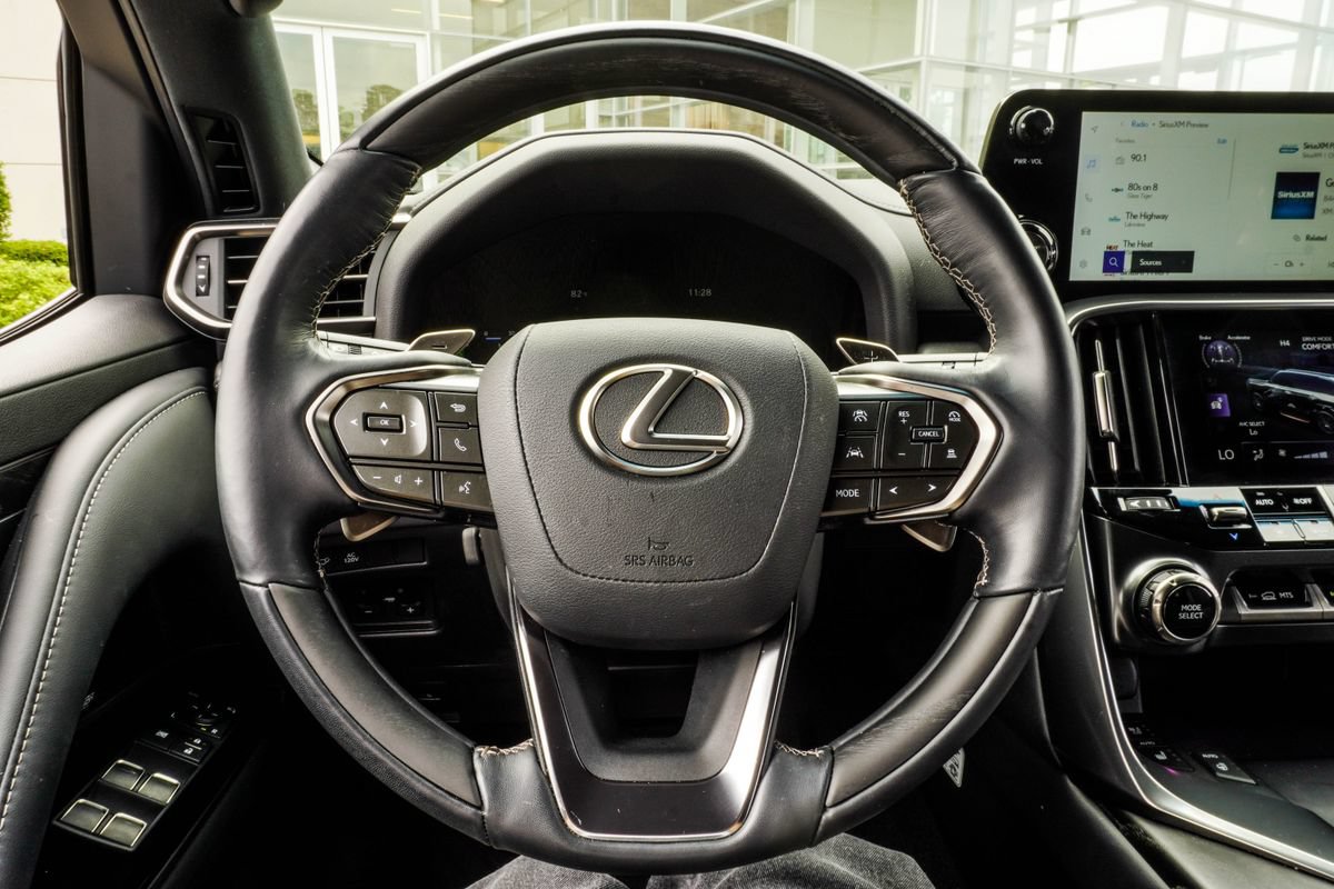 Used 2025 Lexus LX 700h Luxury w/ Appearance Package AWD/4WD image 15