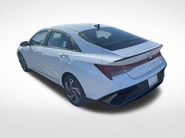 Used 2025 Hyundai Elantra SEL image 8