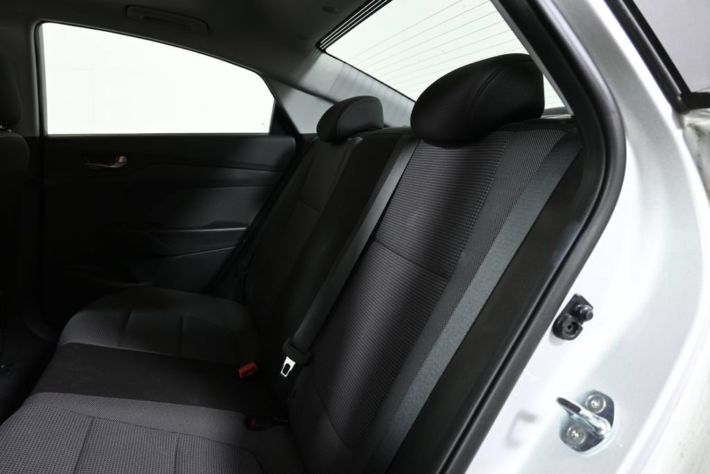 Used 2022 Hyundai Accent Limited FWD image 6