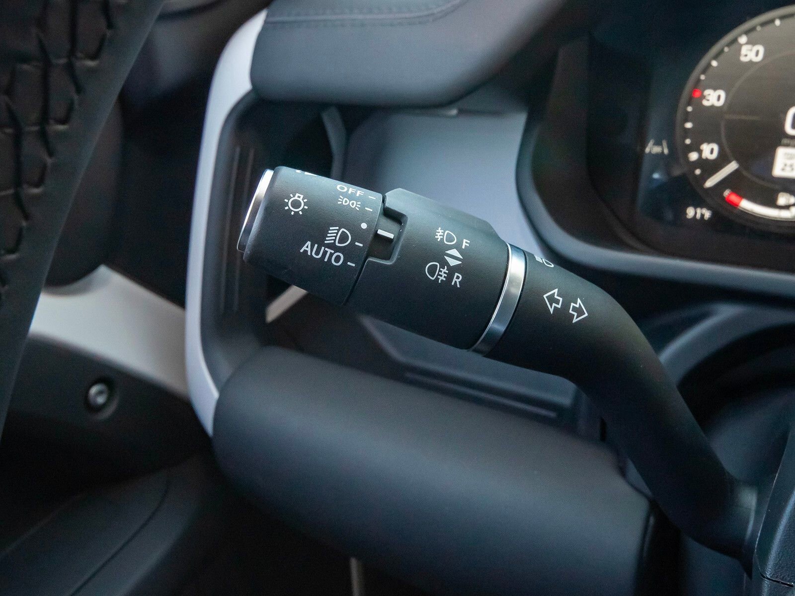 Used 2025 Land Rover Defender 90 S image 12