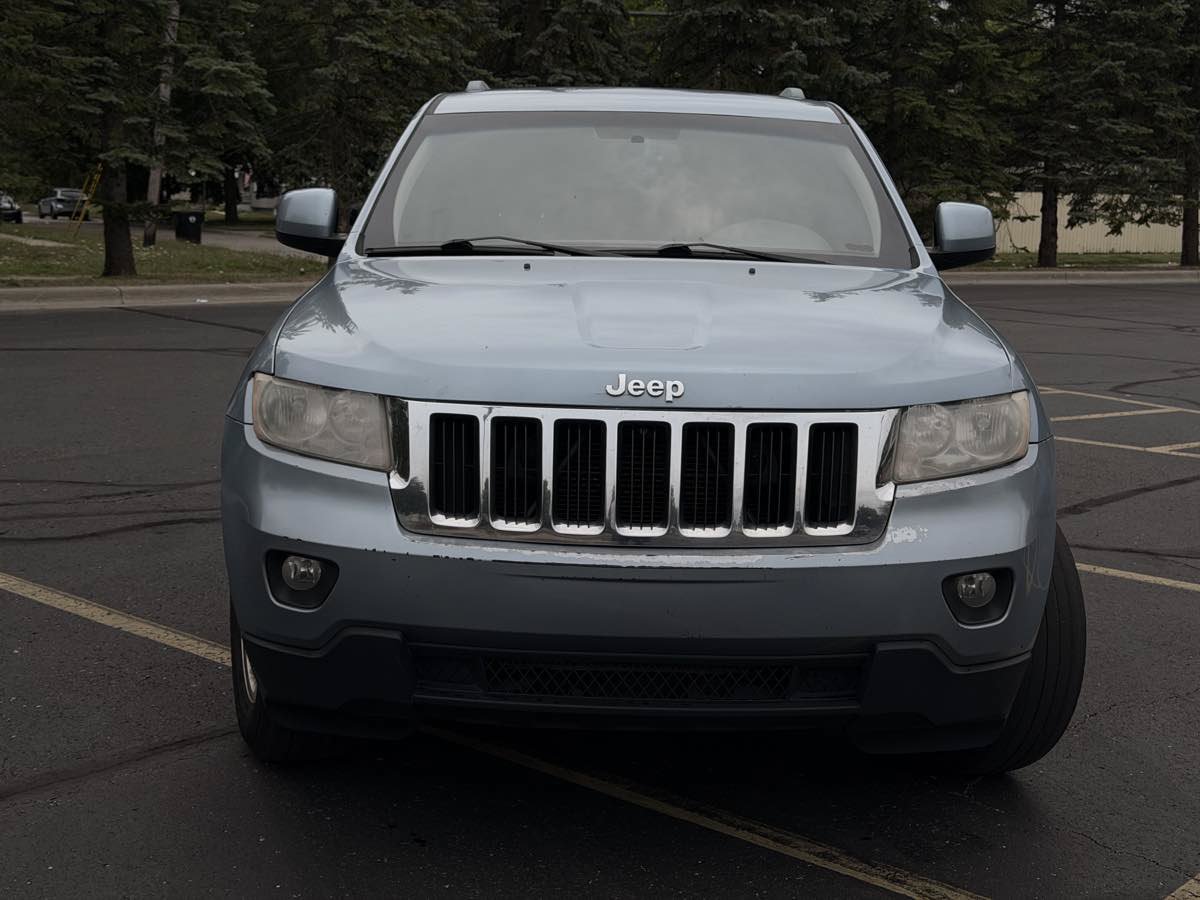 Used 2012 Jeep Grand Cherokee Laredo w/ Laredo E Group RWD image 2