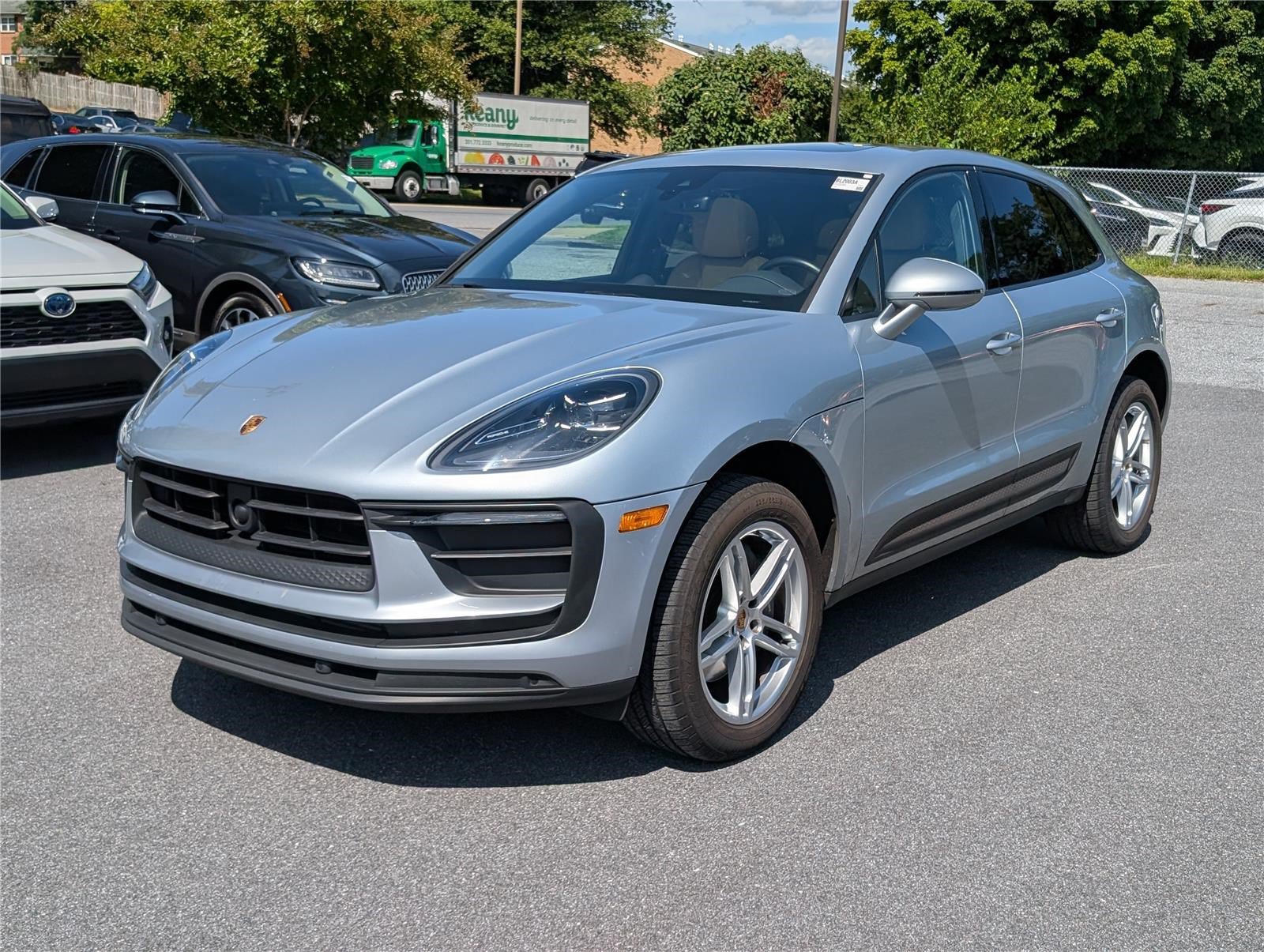 Used 2024 Porsche Macan AWD/4WD image 7
