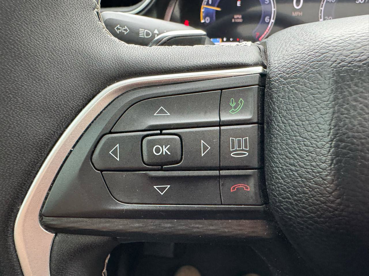 Used 2024 Jeep Grand Cherokee Altitude image 17