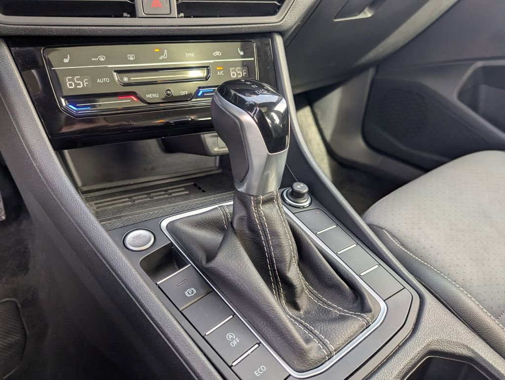 Used 2025 Volkswagen Jetta SE FWD image 14