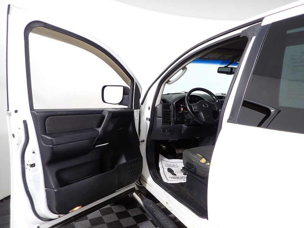Used 2011 Nissan Titan SV w/ SV Value Truck Pkg AWD/4WD image 17