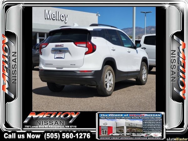 Used 2023 GMC Terrain SLE w/ Driver Convenience Package image 4