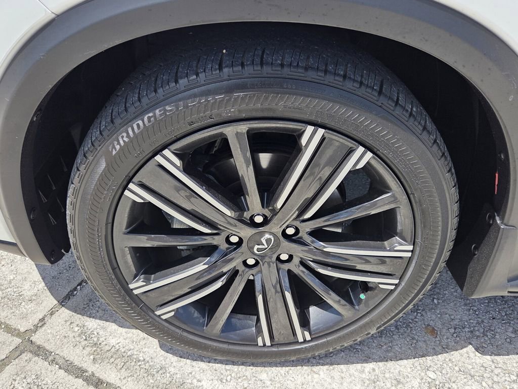 Used 2023 INFINITI QX50 Sensory image 9