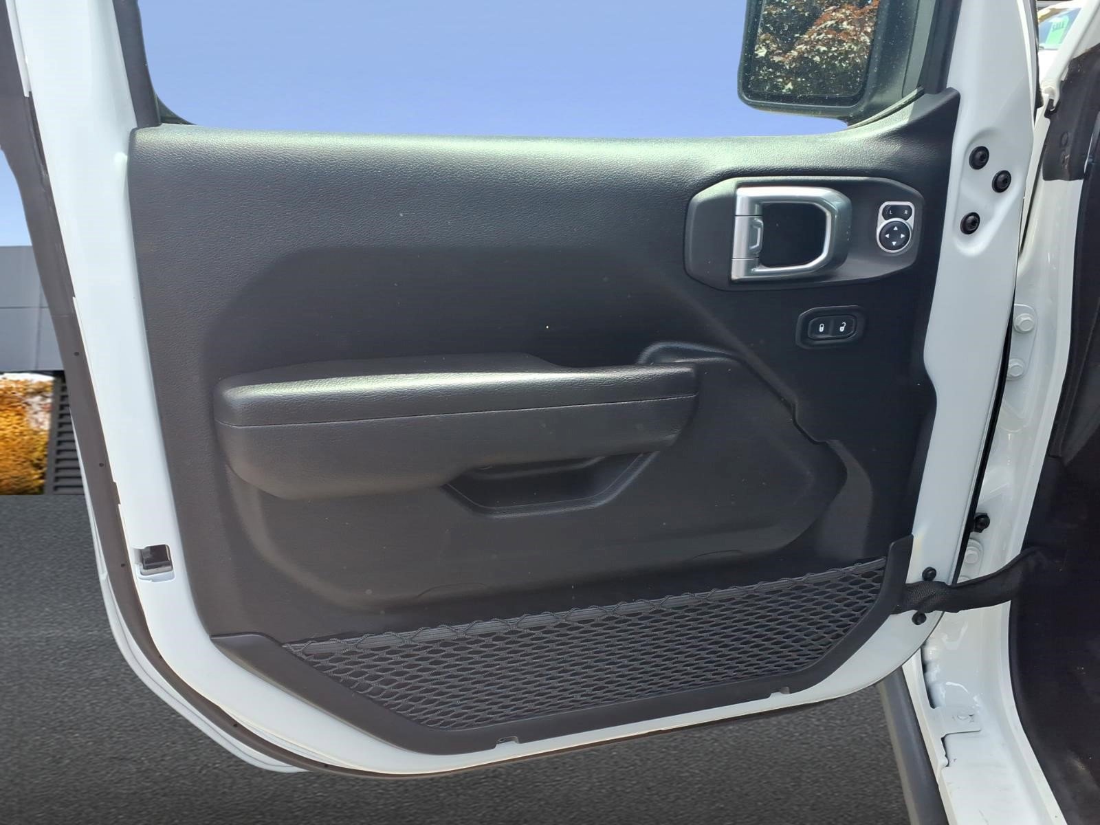 Used 2024 Jeep Wrangler Unlimited Rubicon w/ Technology Group AWD/4WD image 14