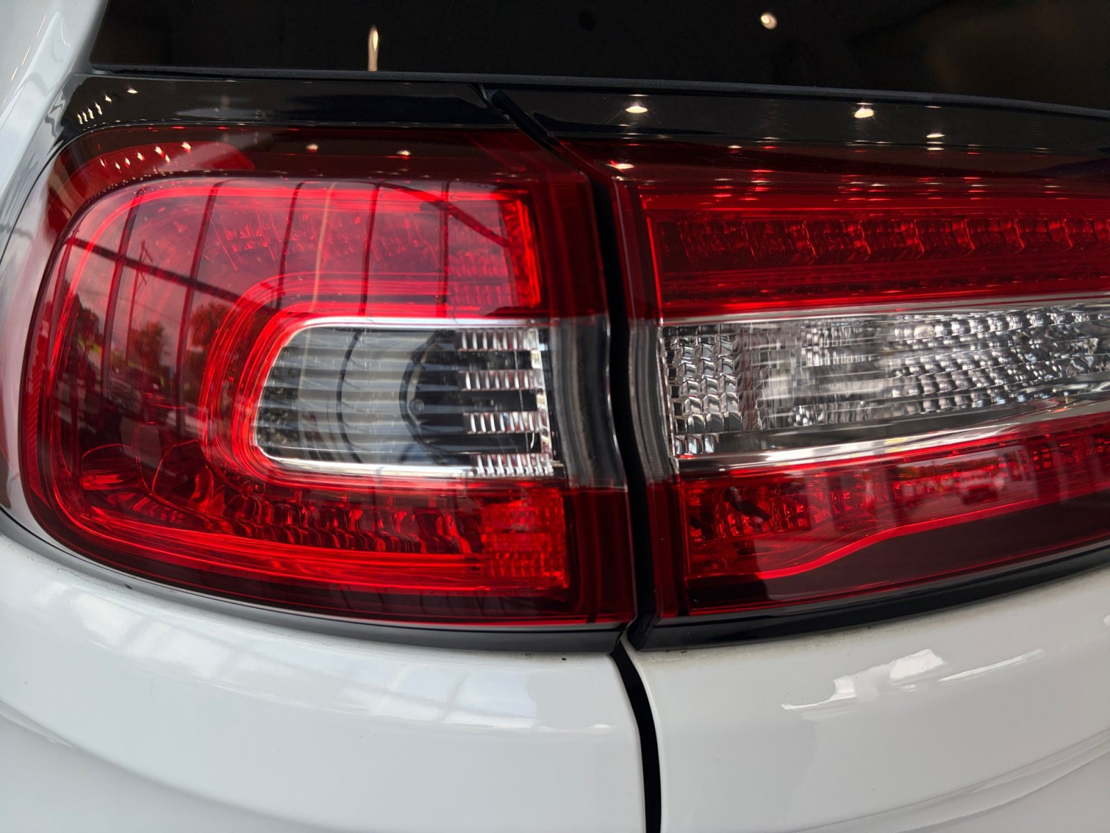 Used 2015 Jeep Cherokee Latitude FWD image 28