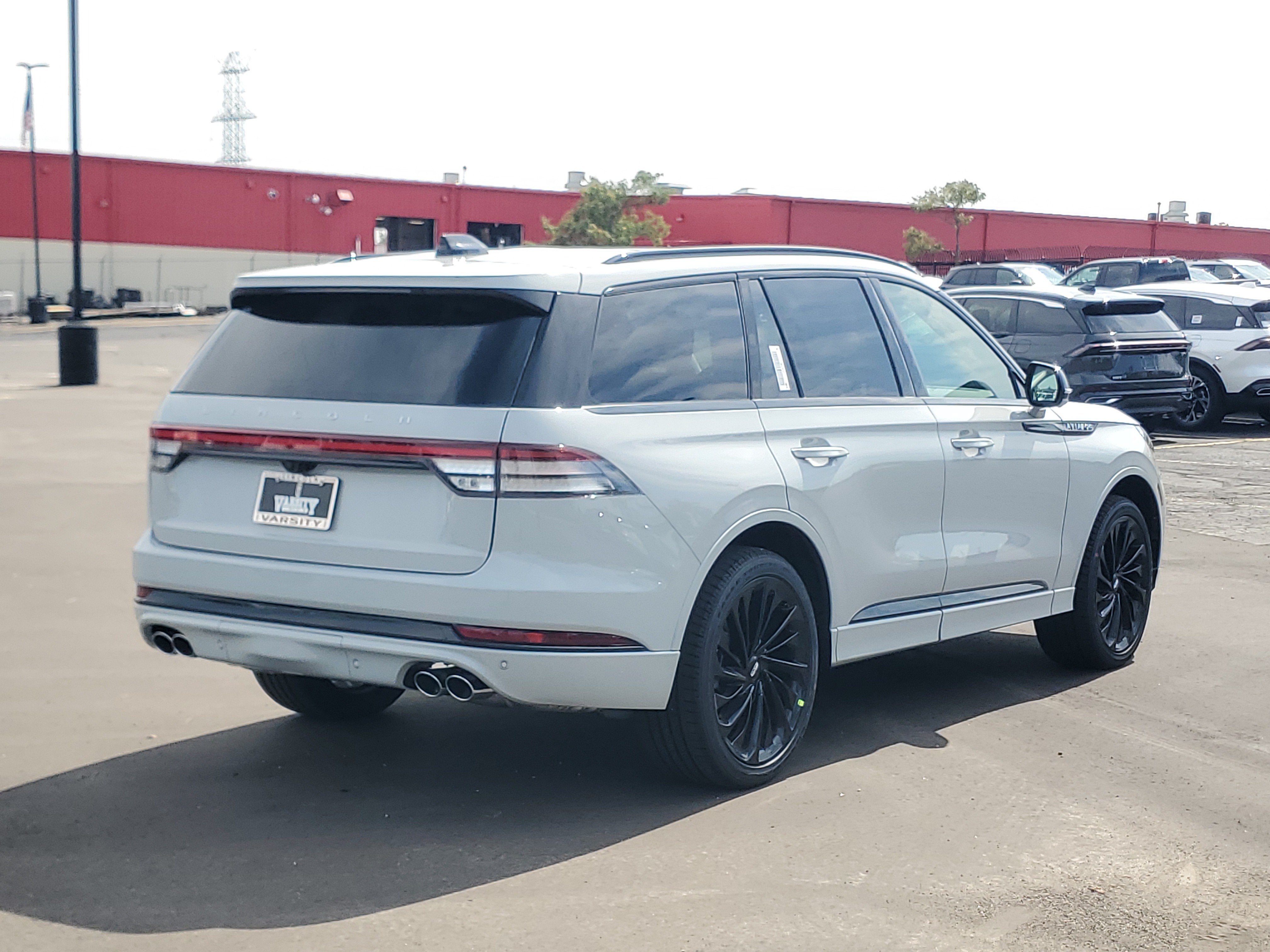 New 2027 Lincoln Aviator Reserve AWD/4WD image 4