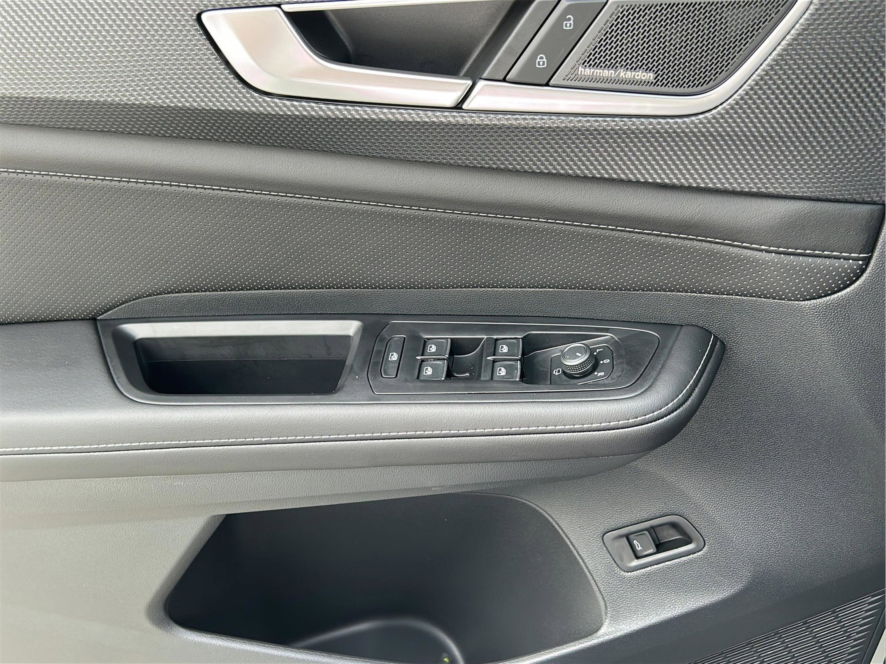 New 2026 Volkswagen Atlas Cross Sport SEL Premium R-Line image 25