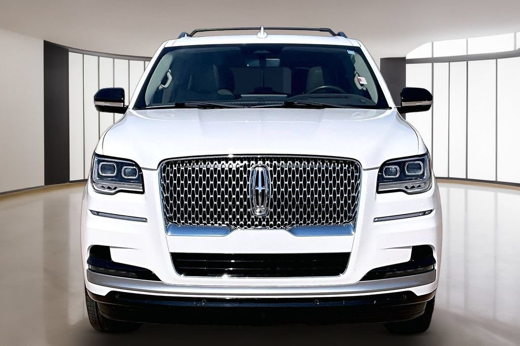 Used 2022 Lincoln Navigator Reserve AWD/4WD image 3