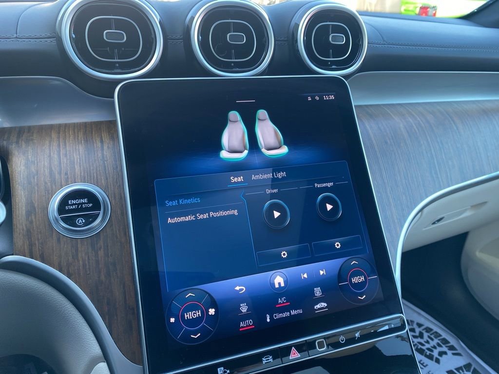 Used 2024 Mercedes-Benz GLC 300 4MATIC image 34