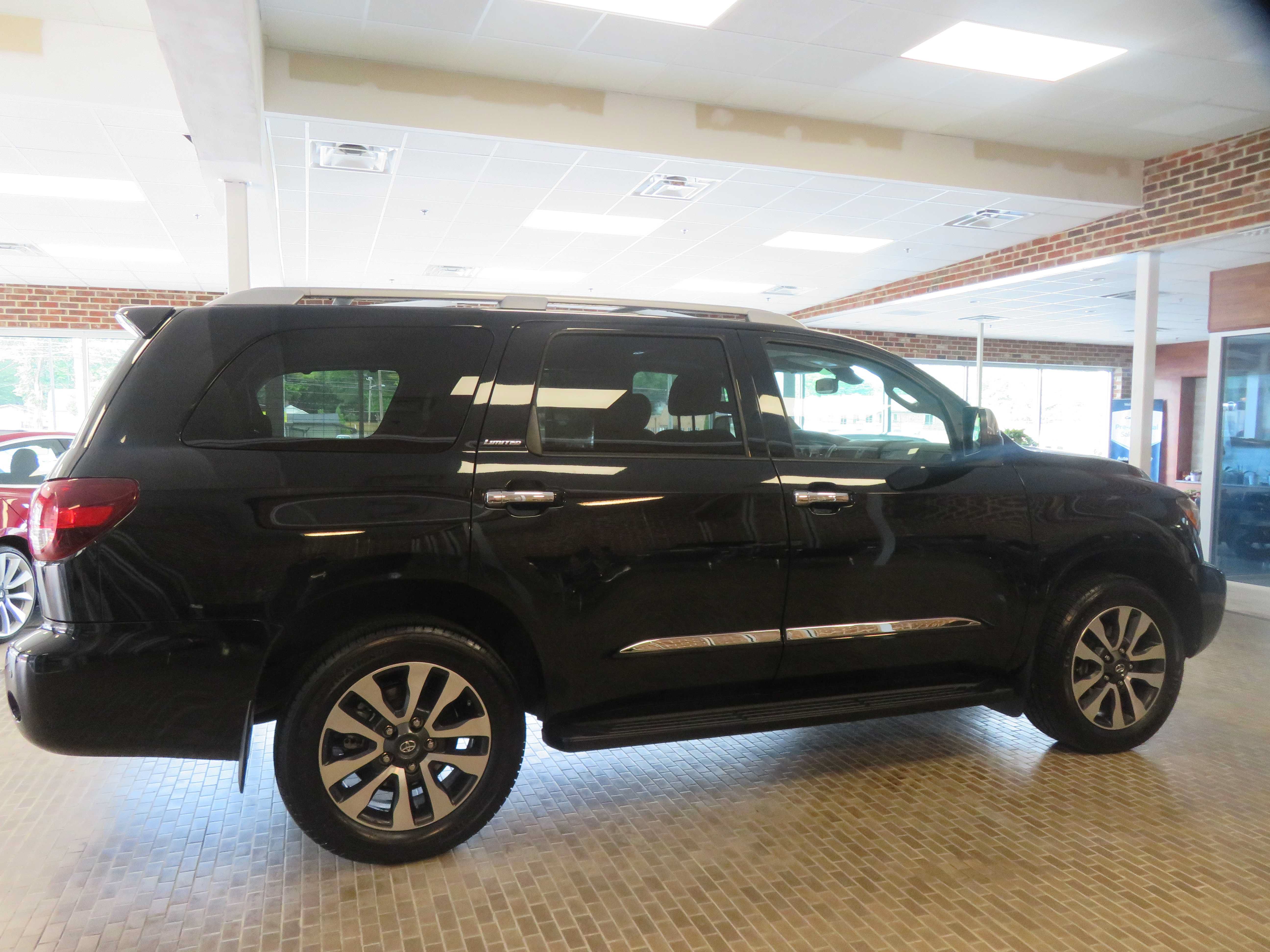 Used 2020 Toyota Sequoia Limited w/ Safety & Convenience Package AWD/4WD image 80