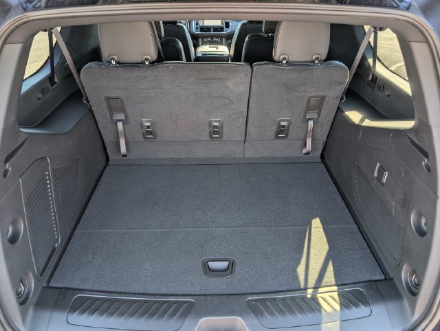 Used 2023 GMC Yukon XL SLT RWD image 14