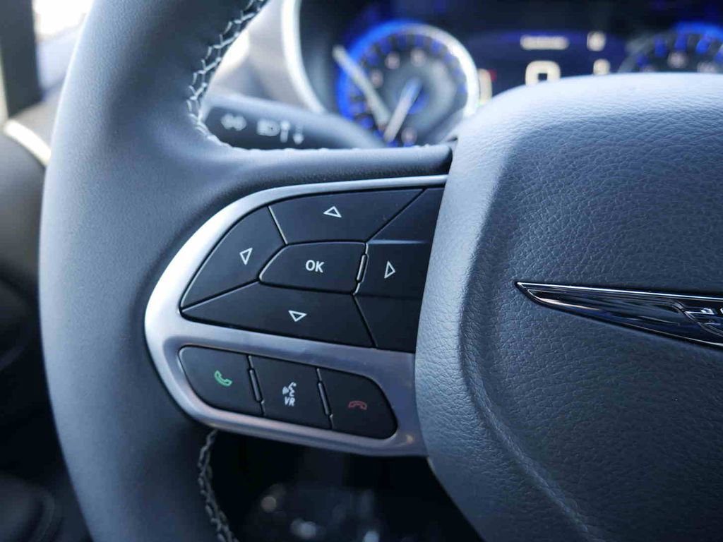 New 2026 Chrysler Pacifica Select image 38