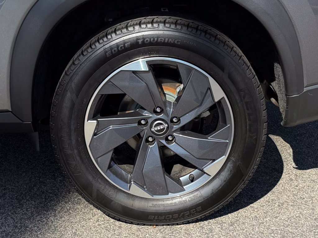 Certified 2024 Nissan Rogue SV FWD image 9
