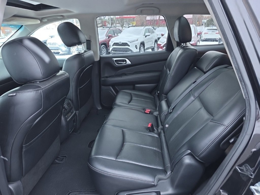 Used 2015 Nissan Pathfinder Platinum image 13