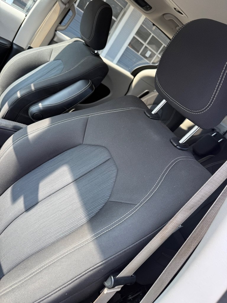 Used 2020 Chrysler Voyager LX FWD image 14