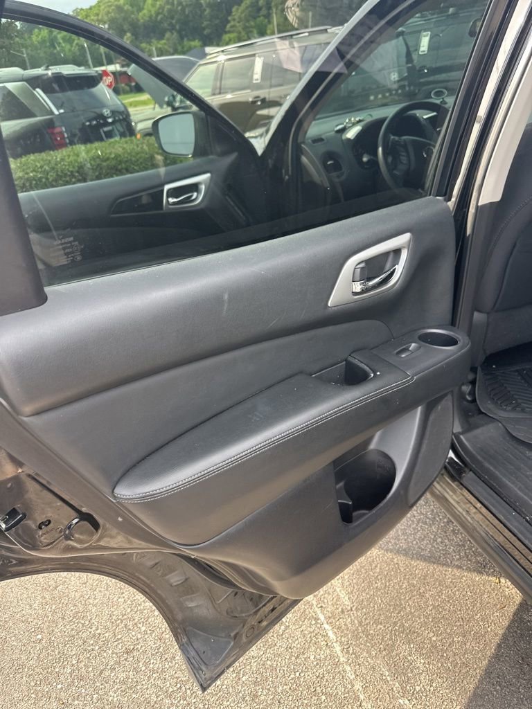 Used 2019 Nissan Pathfinder S AWD/4WD image 11