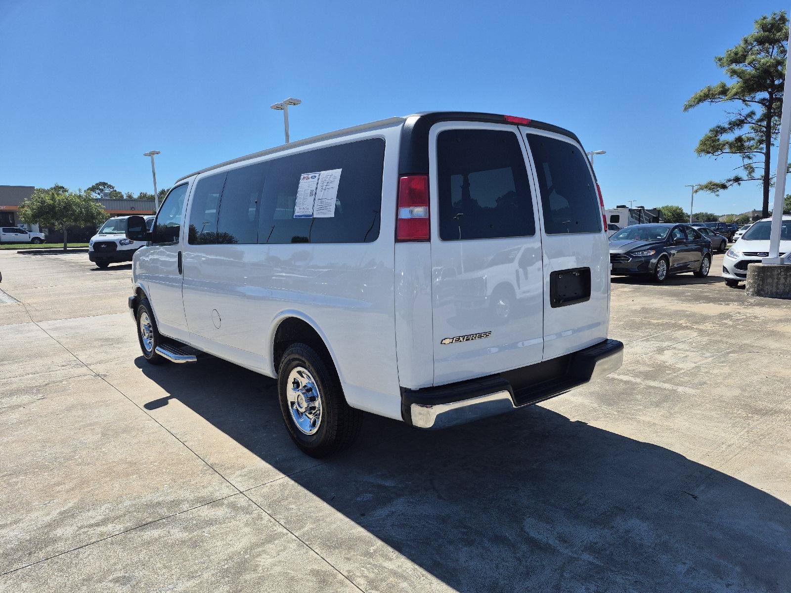 Used 2021 Chevrolet Express 2500 LT w/ LT Preferred Equipment Group RWD image 12