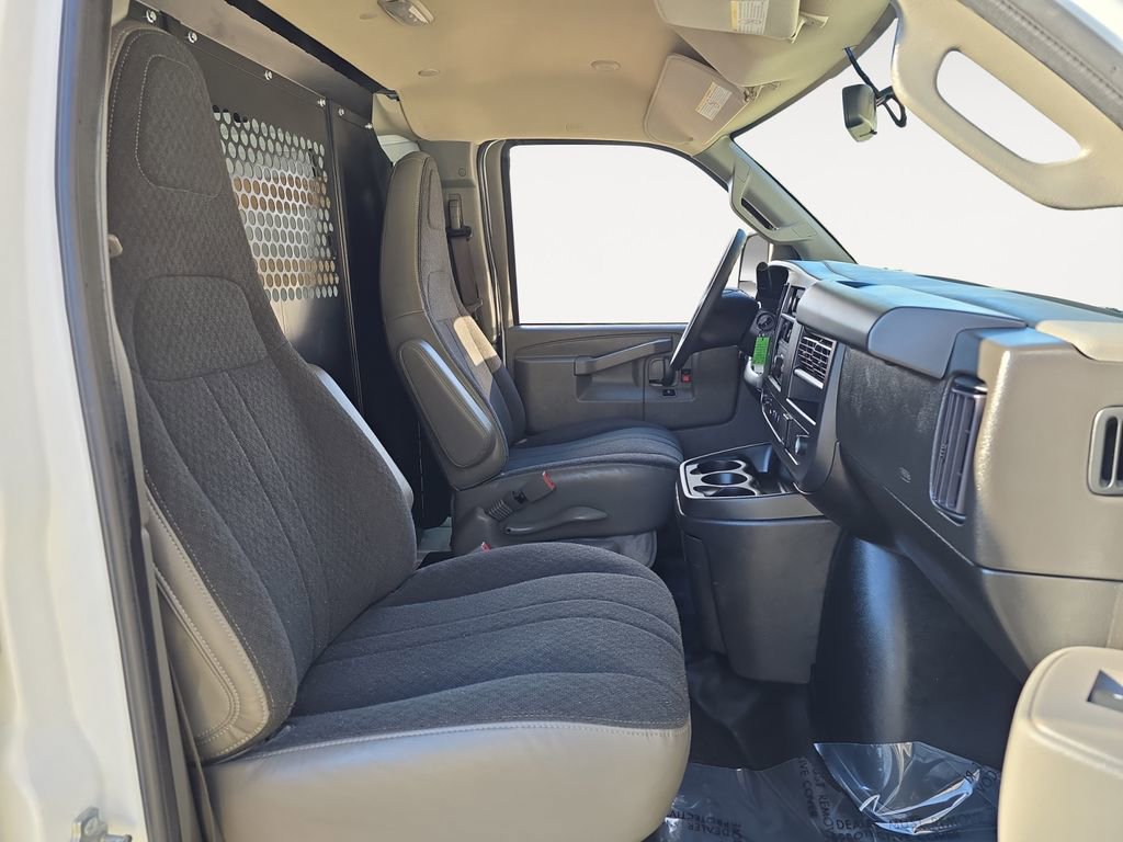 Used 2024 GMC Savana 2500 w/ Driver Convenience Package image 15