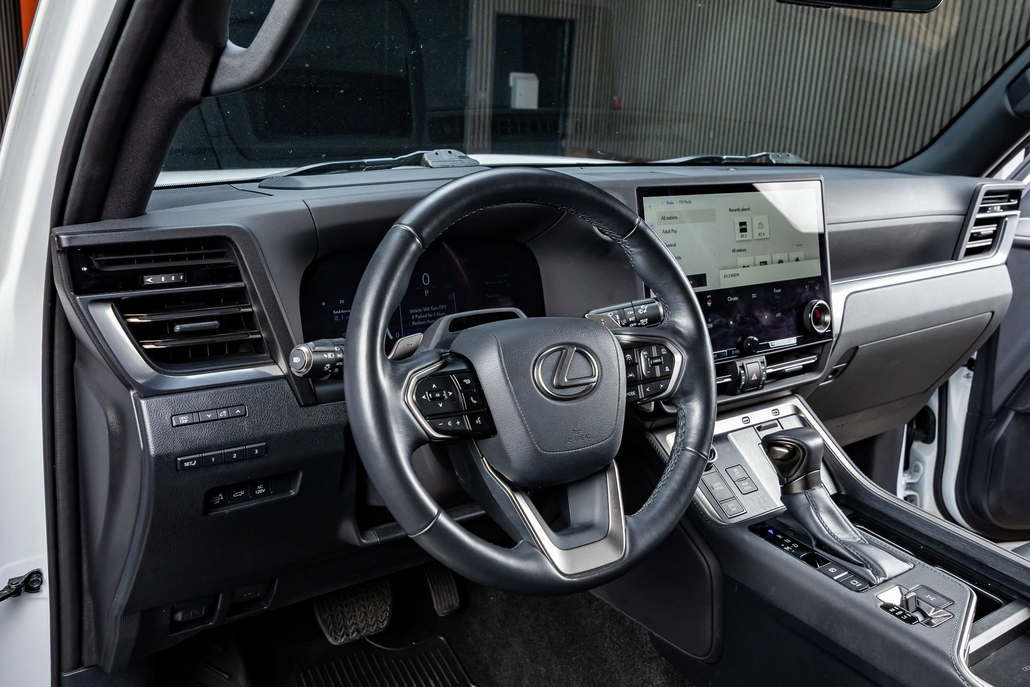 Used 2024 Lexus GX 550 w/ Accessory Package (2T) AWD/4WD image 17