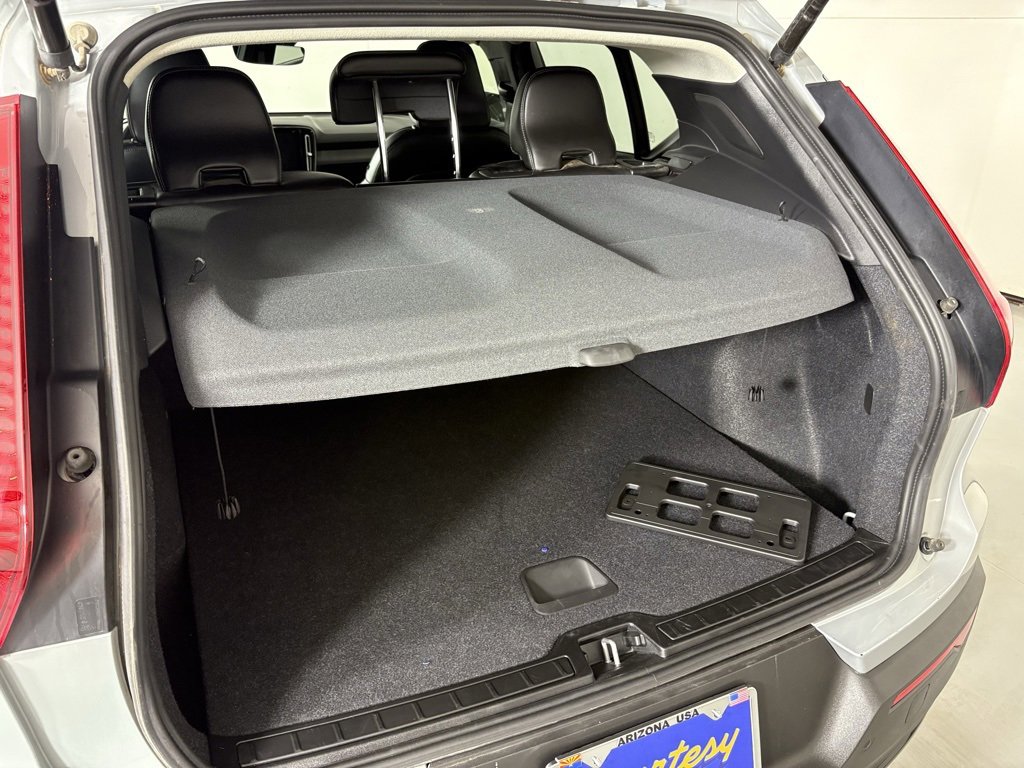 Used 2024 Volvo XC40 B5 Core image 35