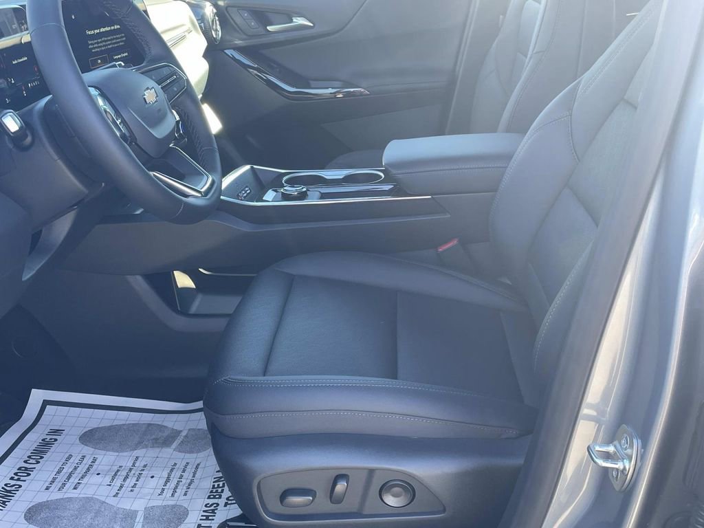 New 2026 Chevrolet Equinox LT w/ Convenience Package II FWD image 18